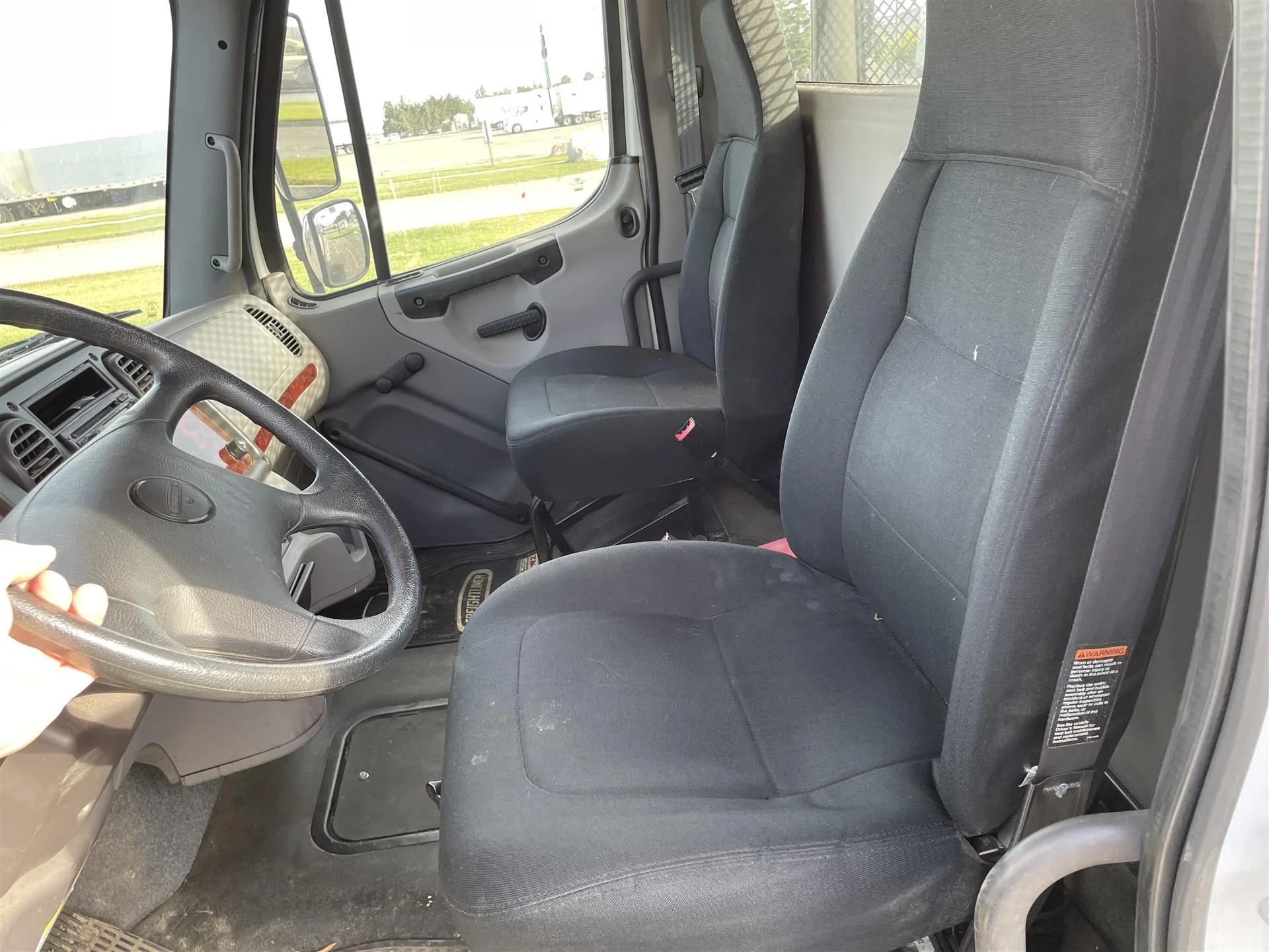 2012 Freightliner M2 106 - image 8