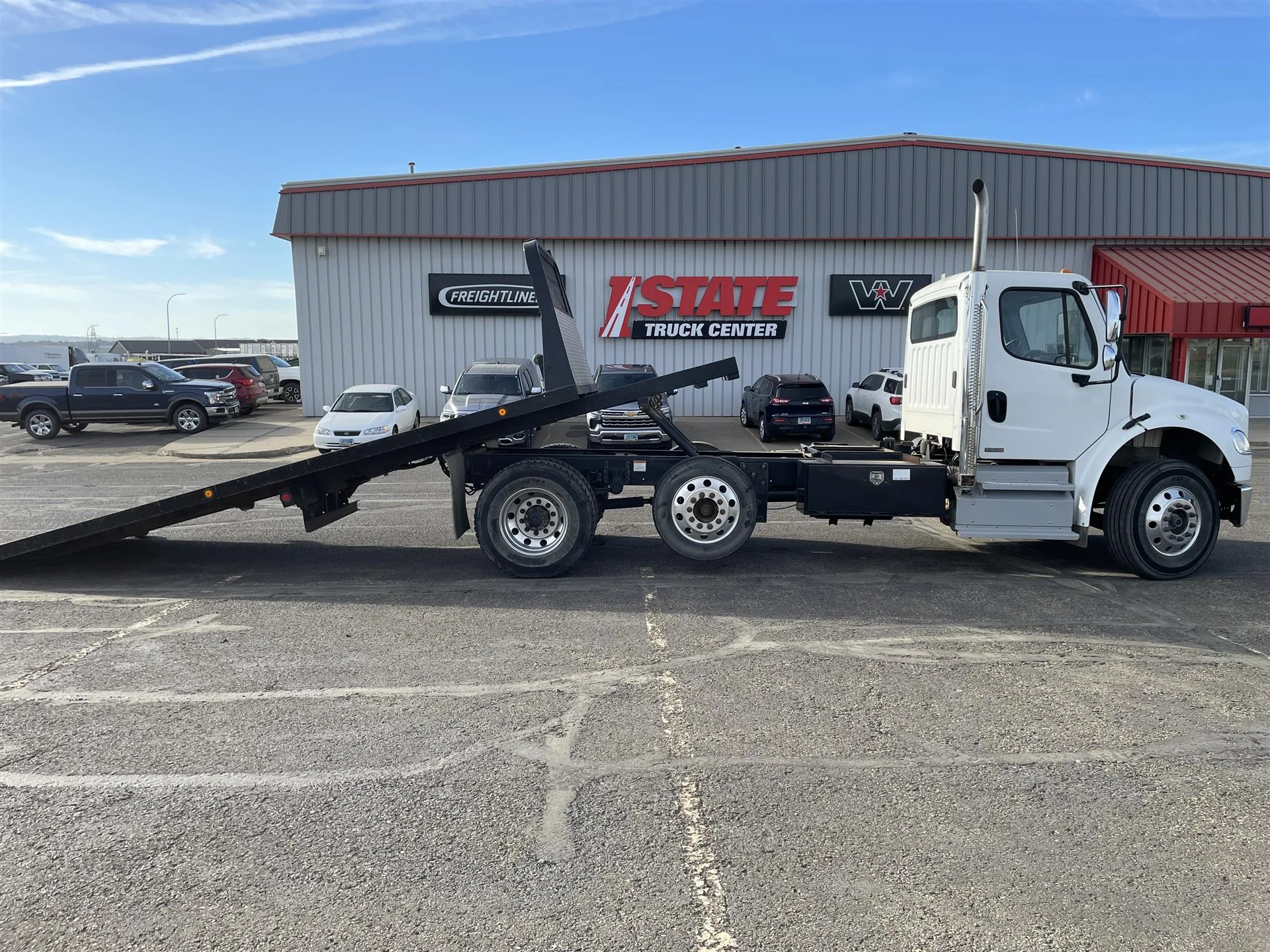 2012 Freightliner M2 106 - image 2