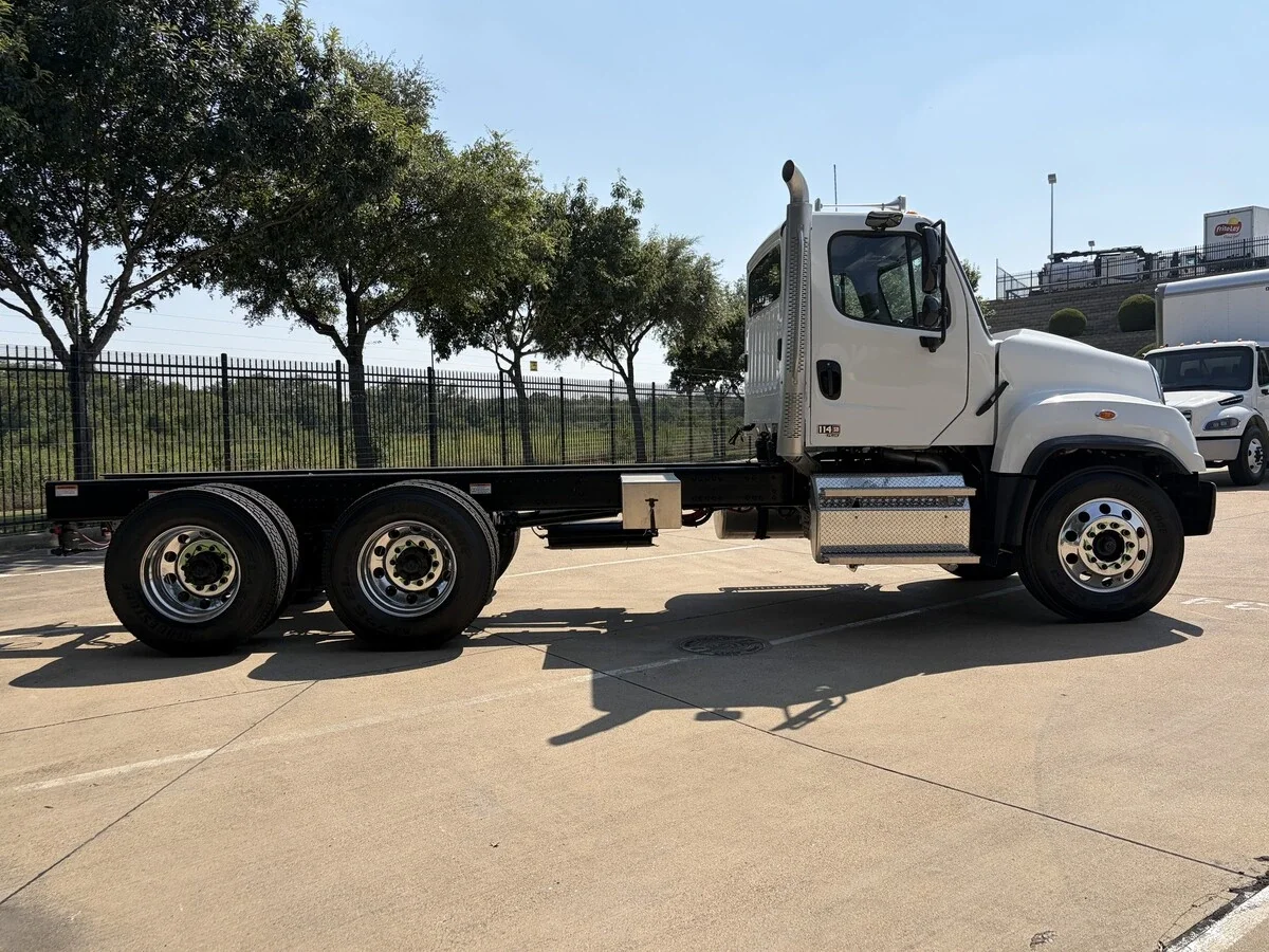 2027 Freightliner 114SD — photo 6