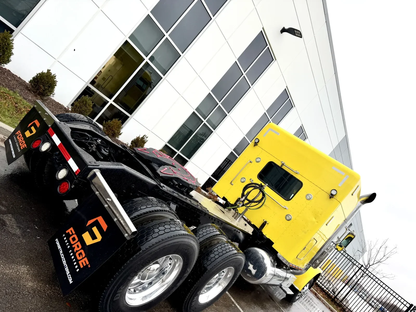 2014 Peterbilt 389 - image 11