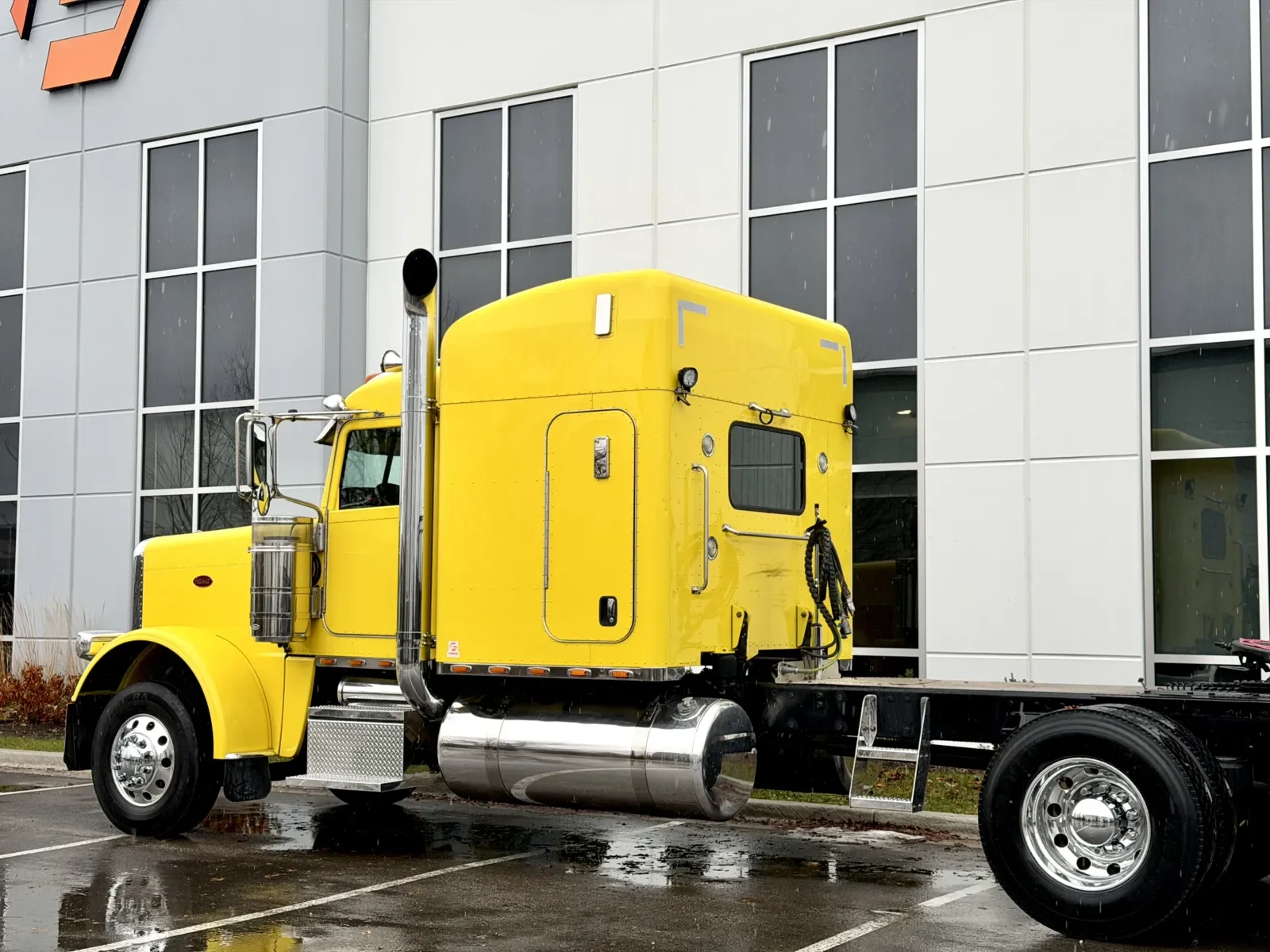 2014 Peterbilt 389 - image 8