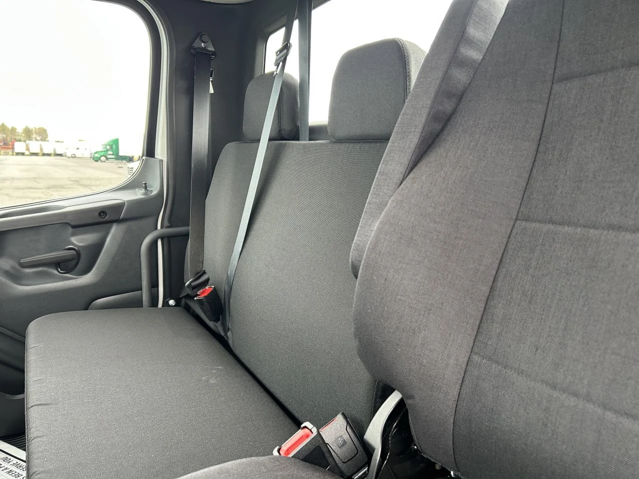 2025 Freightliner M2 106 - image 6