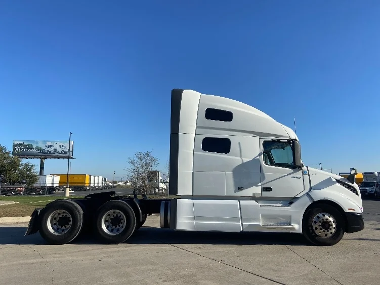 2020 Volvo VNL 760 in San Antonio, TX — photo 8