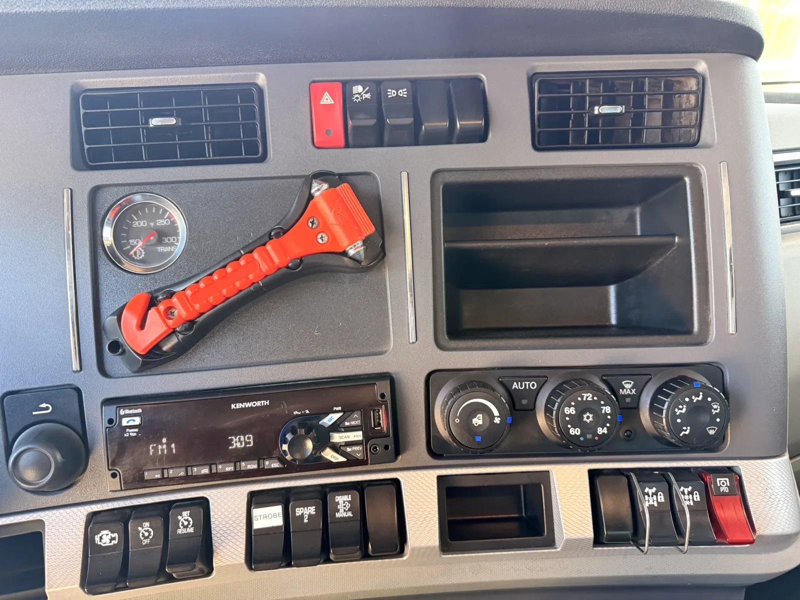 2020 Kenworth T880 - image 19