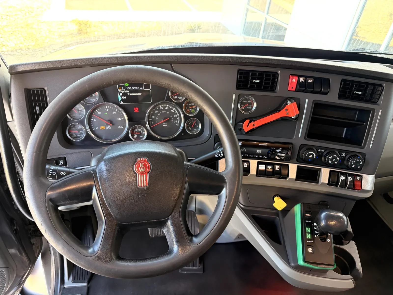 2020 Kenworth T880 - image 17