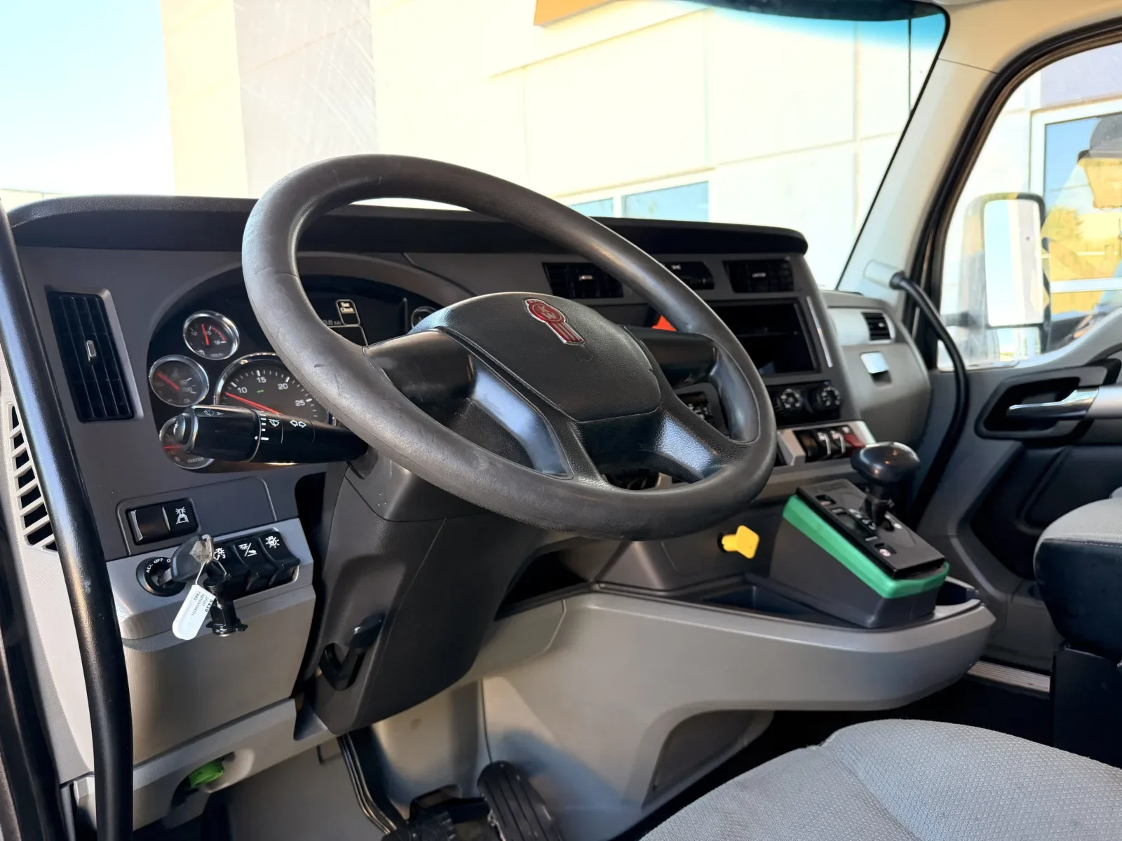 2020 Kenworth T880 - image 16