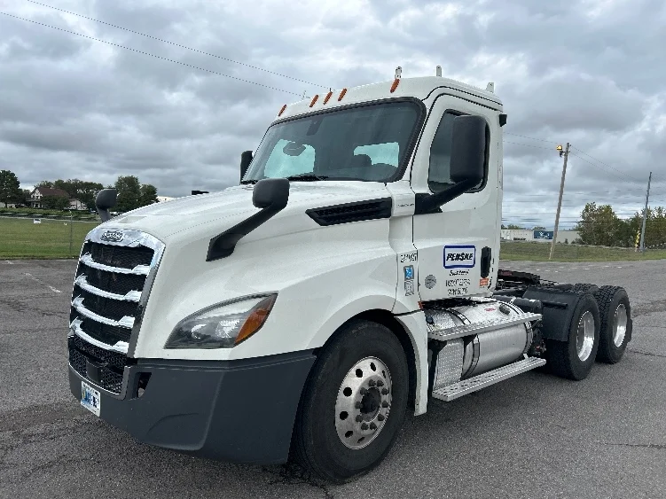 2019 Freightliner Cascadia - image 3