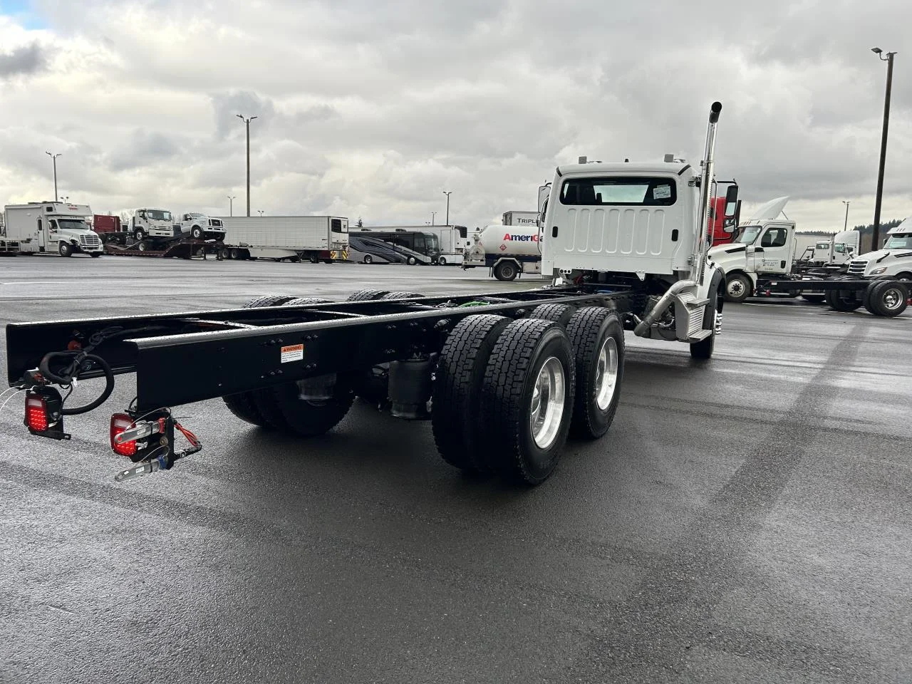 2025 Freightliner M2 112 - image 4