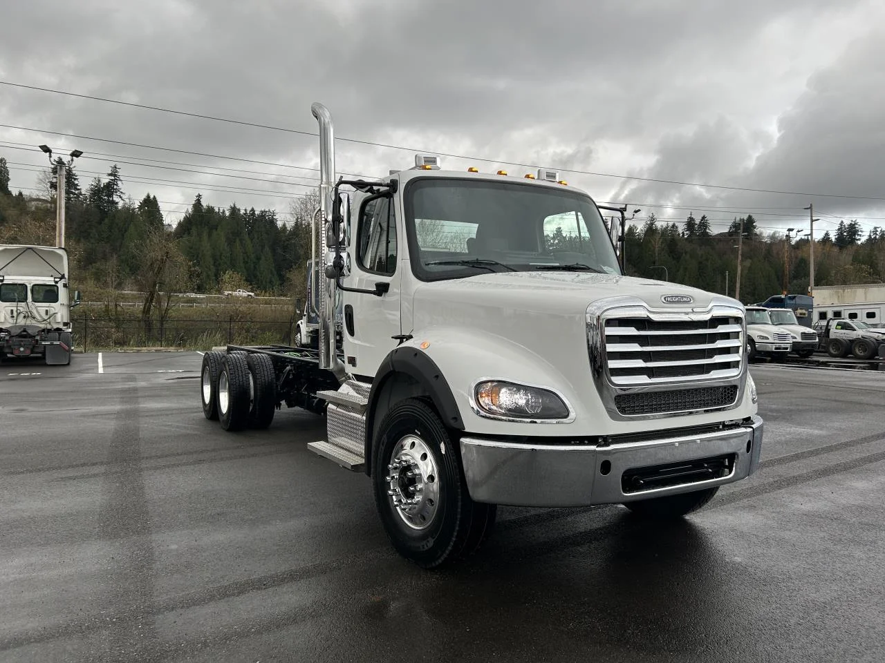 2025 Freightliner M2 112 - image 1