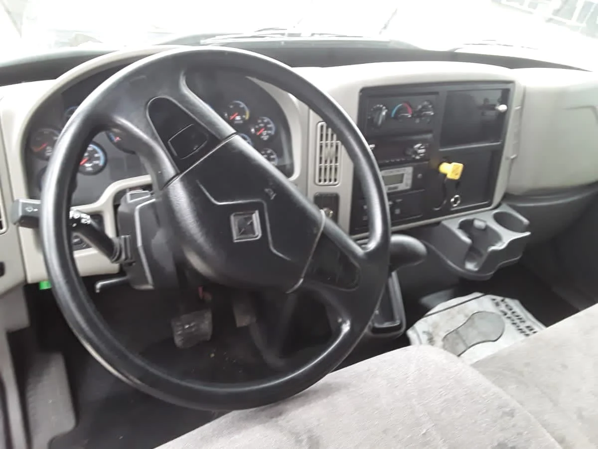 2019 International 4300 - image 11