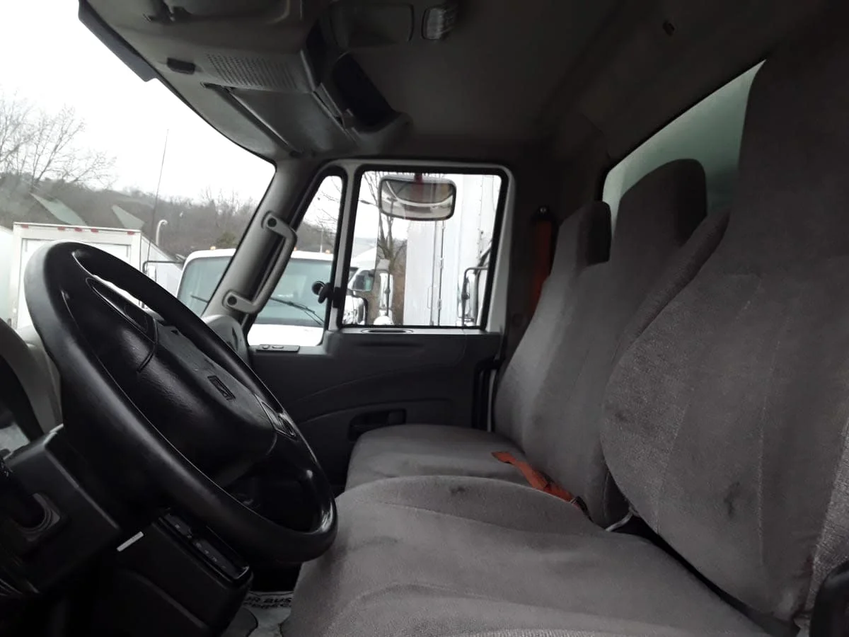 2019 International 4300 - image 7