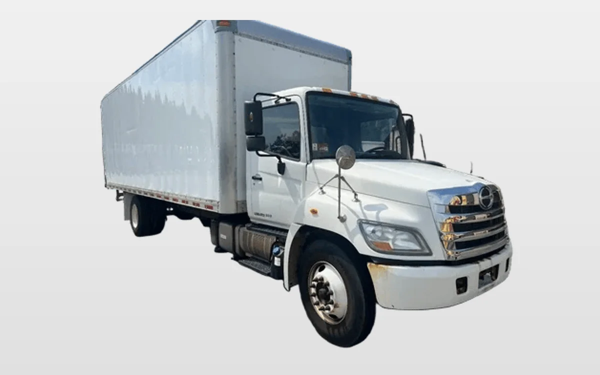 2013 Hino 268 - image 1