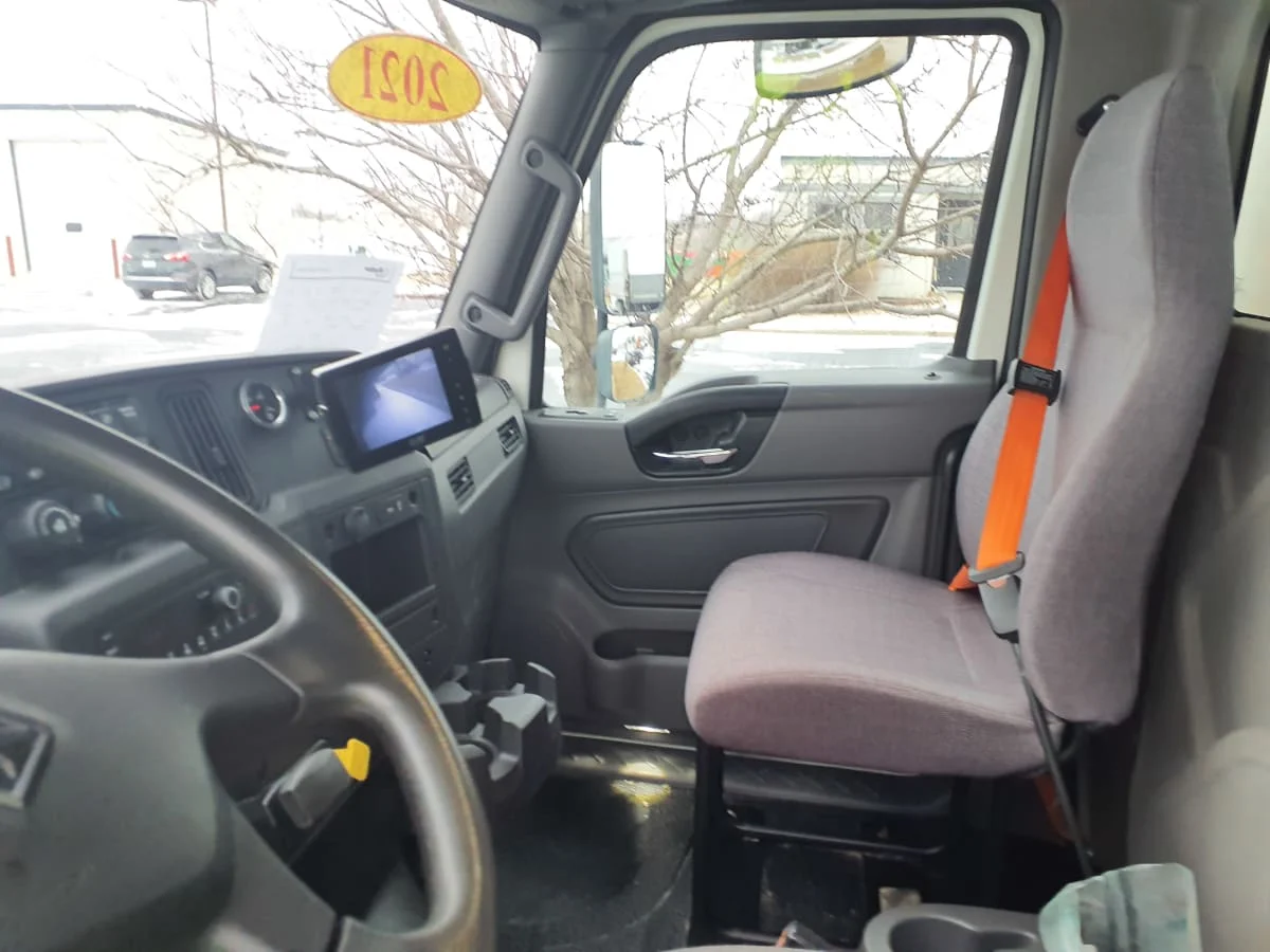 2021 International MV - image 7