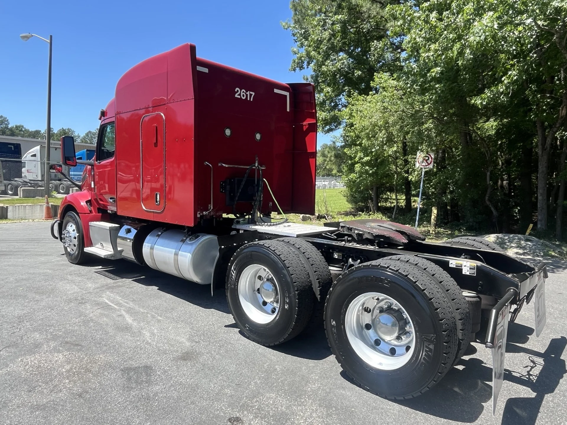 2023 Peterbilt 579 in Cincinnati, OH — photo 2