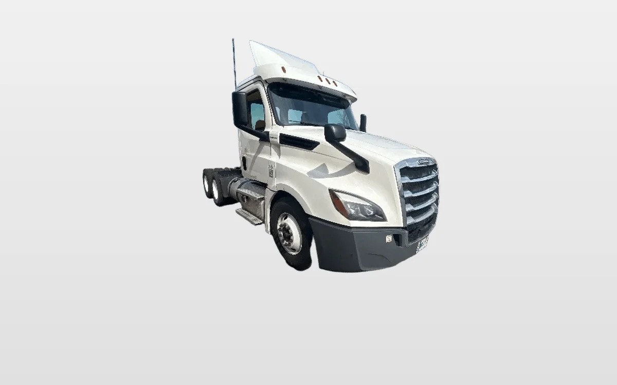 2020 Freightliner Cascadia - image 1