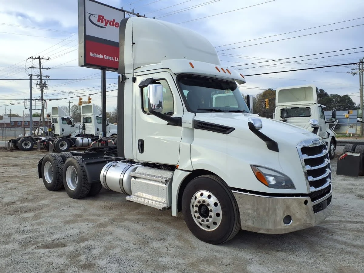 2020 Freightliner Cascadia in Greenville, SC — photo 3