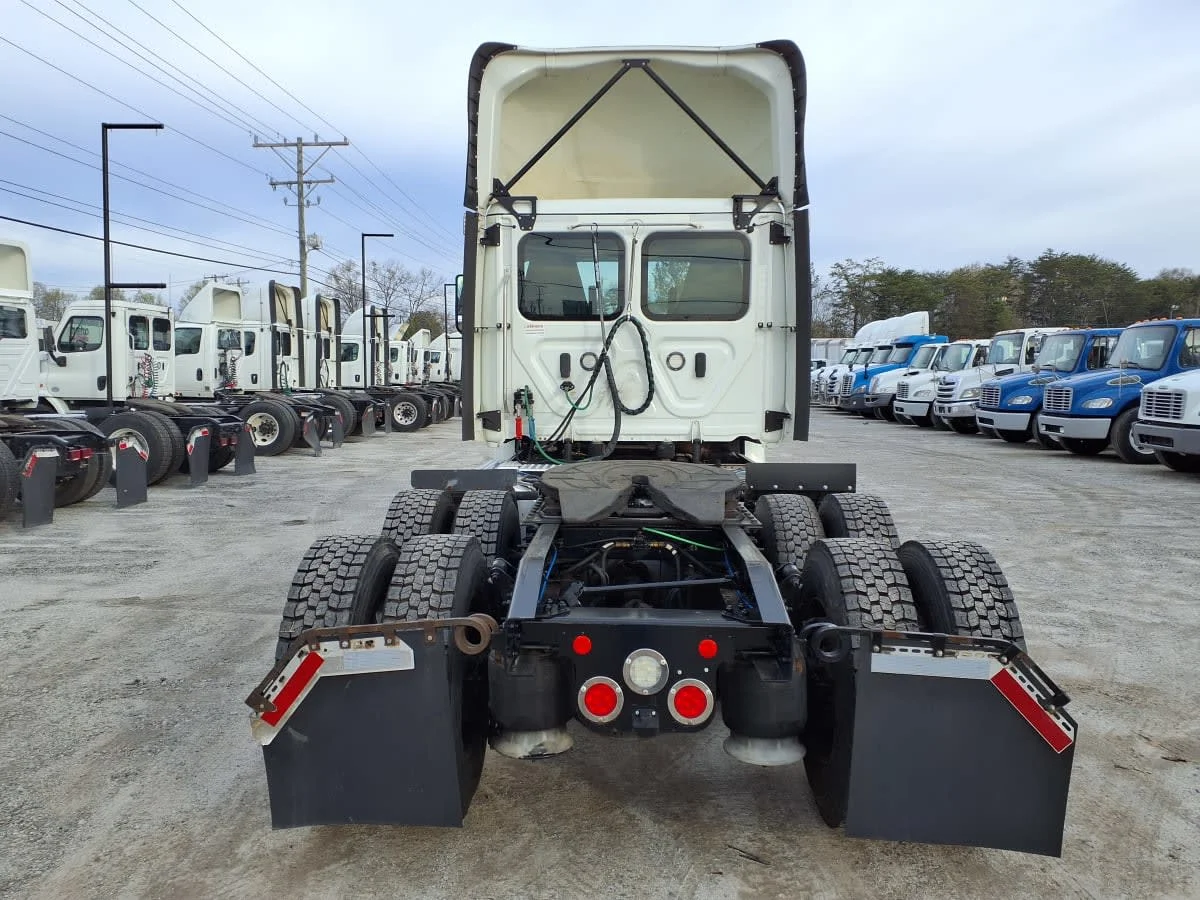 2020 Freightliner Cascadia in Greenville, SC — photo 5