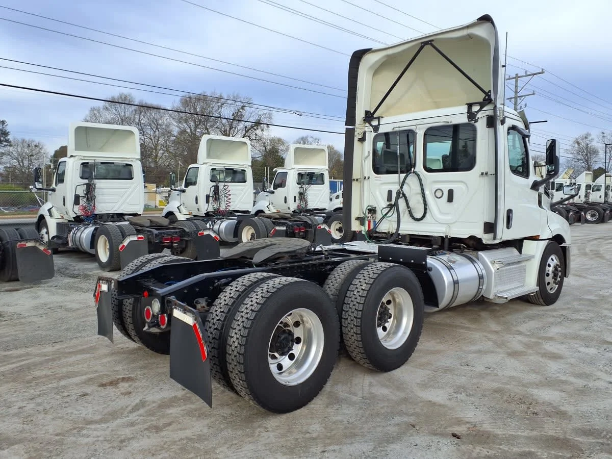 2020 Freightliner Cascadia in Greenville, SC — photo 4