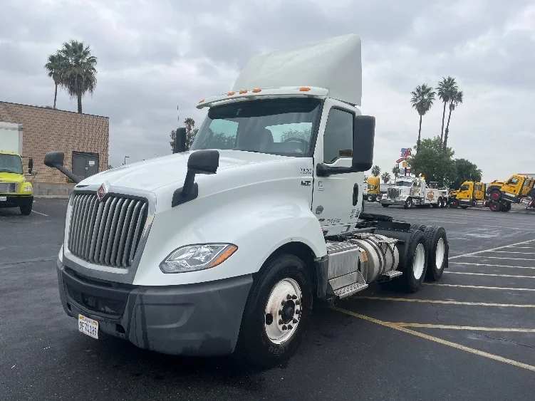 2019 International LT in Fontana, CA — photo 3