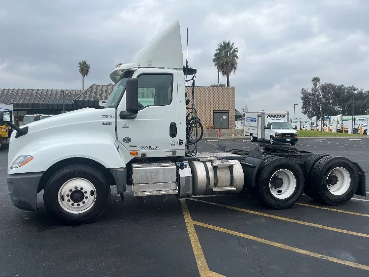 2019 International LT in Fontana, CA — photo 4