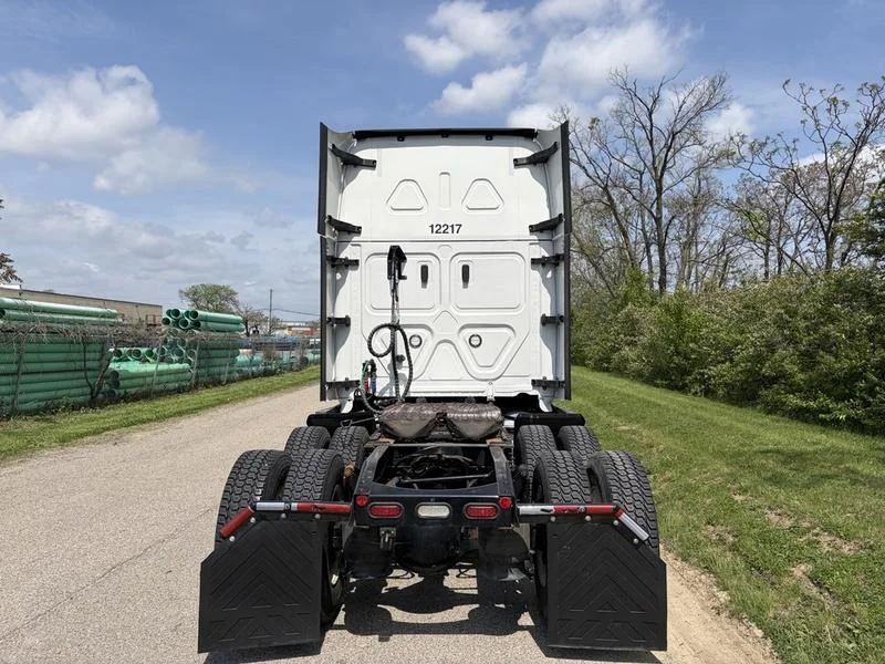 2022 Freightliner eCascadia in Walton, KY — photo 6