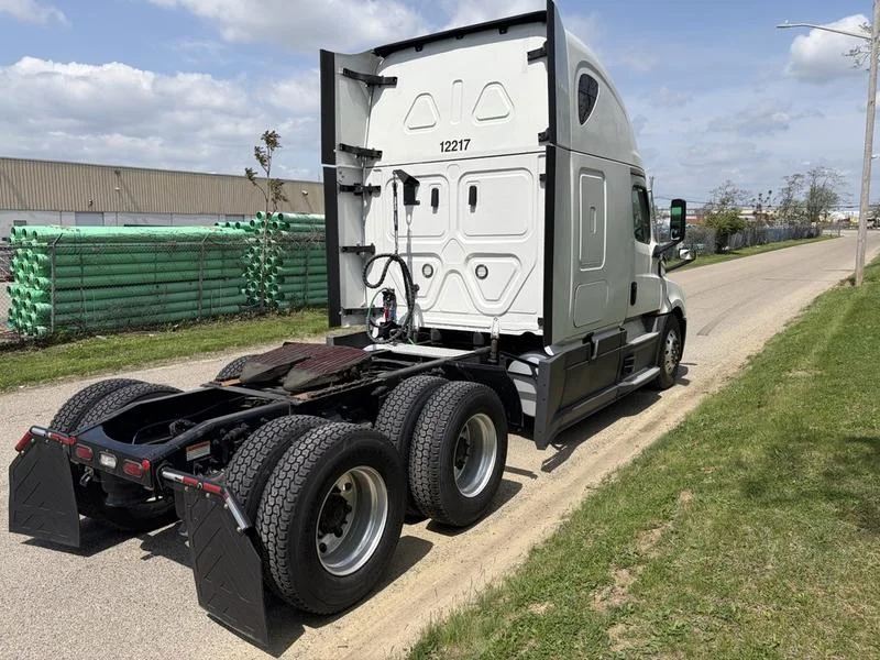 2022 Freightliner eCascadia in Walton, KY — photo 5
