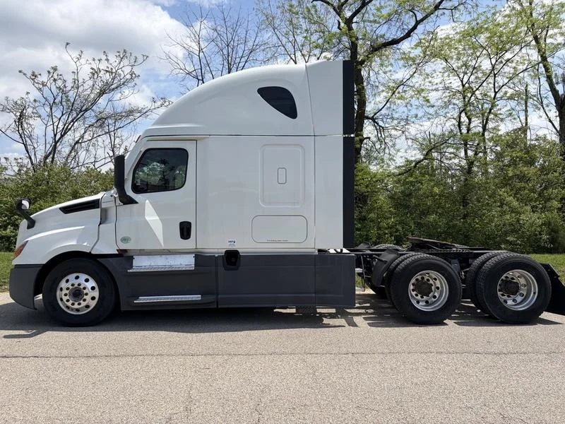 2022 Freightliner eCascadia in Walton, KY — photo 8