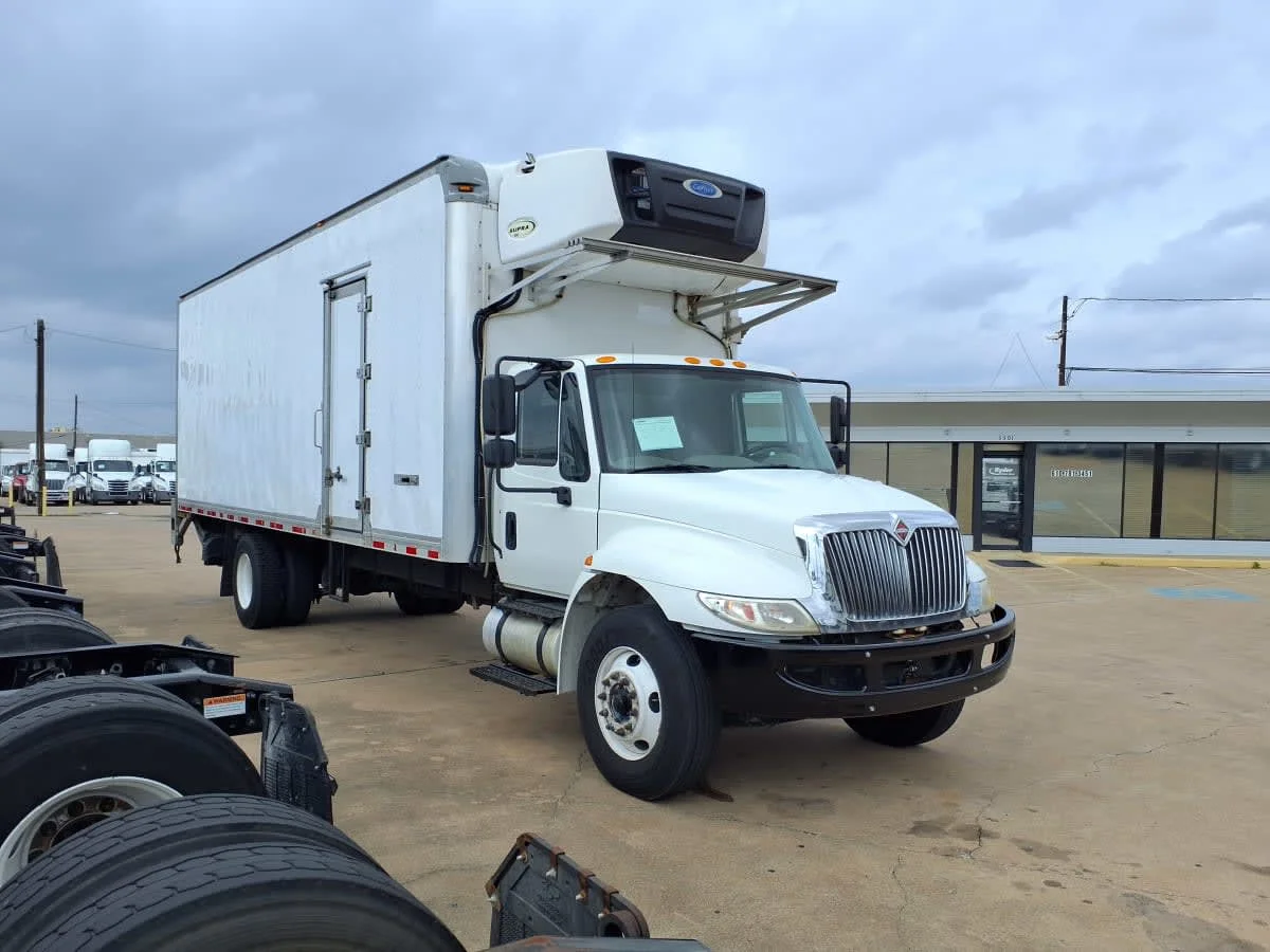 2018 International 4300 in Fort Worth, TX — photo 3