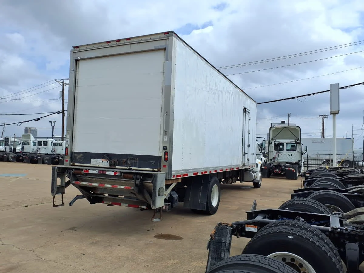 2018 International 4300 in Fort Worth, TX — photo 4