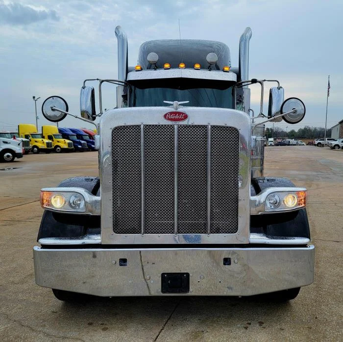 2022 Peterbilt 389 — photo 11