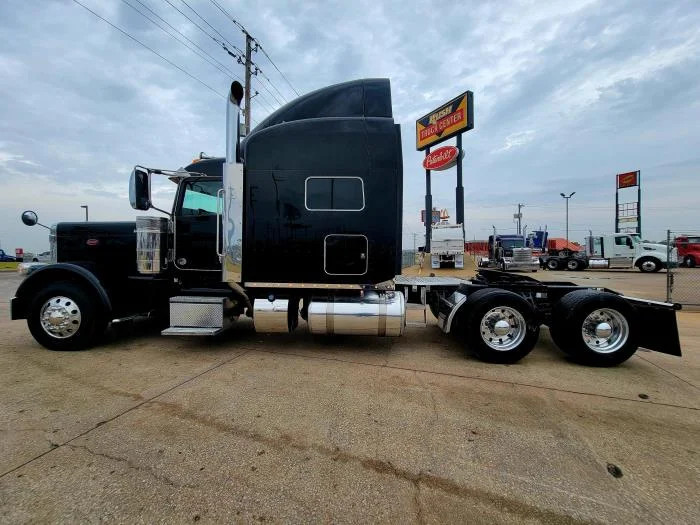 2022 Peterbilt 389 — photo 4