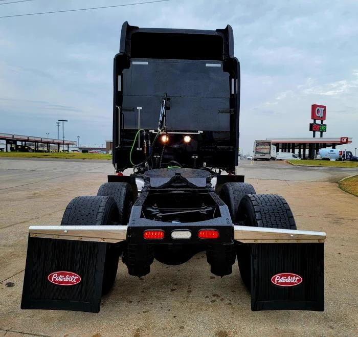 2022 Peterbilt 389 — photo 6