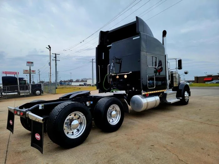 2022 Peterbilt 389 — photo 7