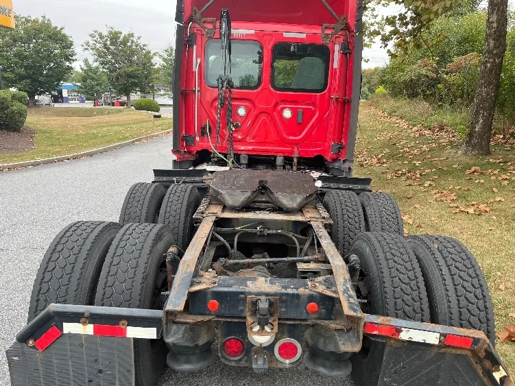 2018 Freightliner Cascadia - image 6