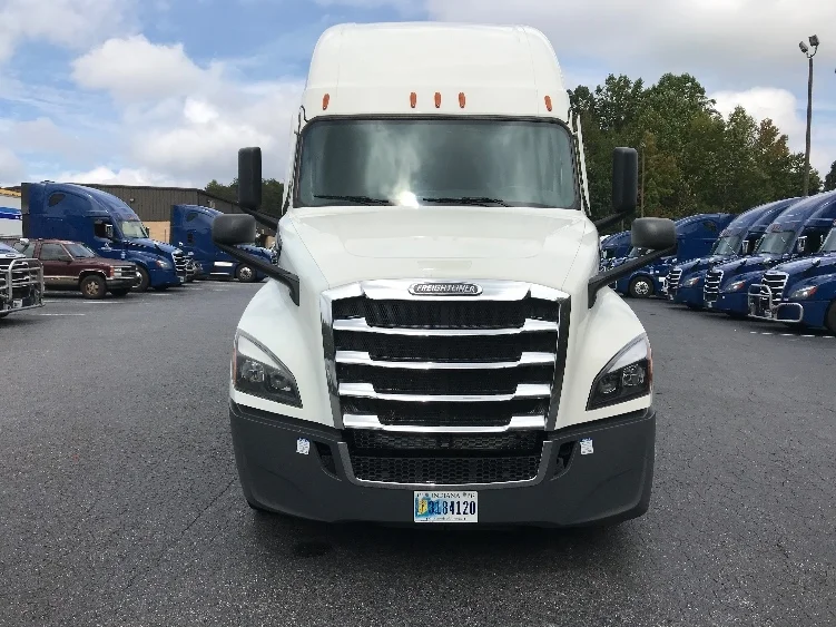 2022 Freightliner Cascadia in Concord, NC — photo 2