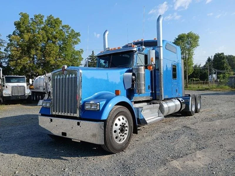 2025 Kenworth W900