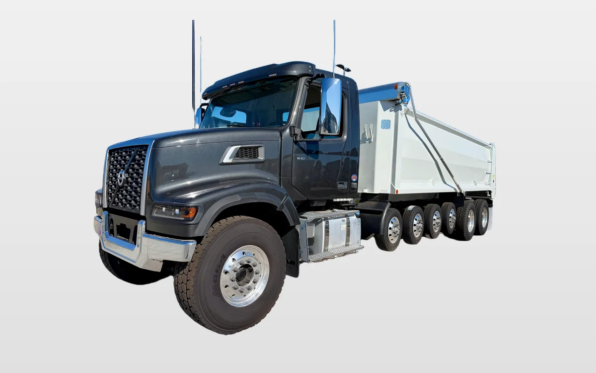 2025 Volvo - image 1