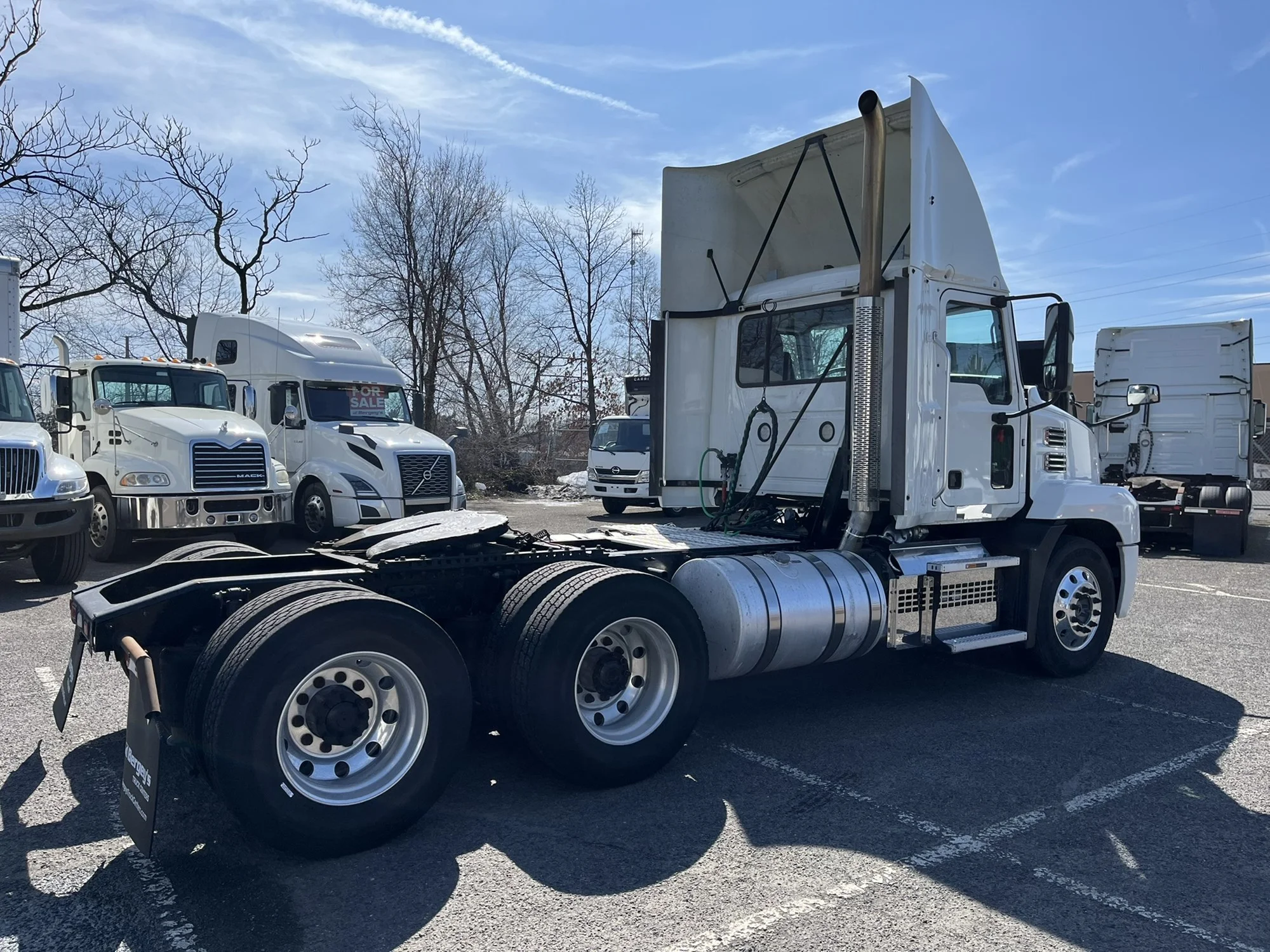 2019 Mack Anthem - image 4