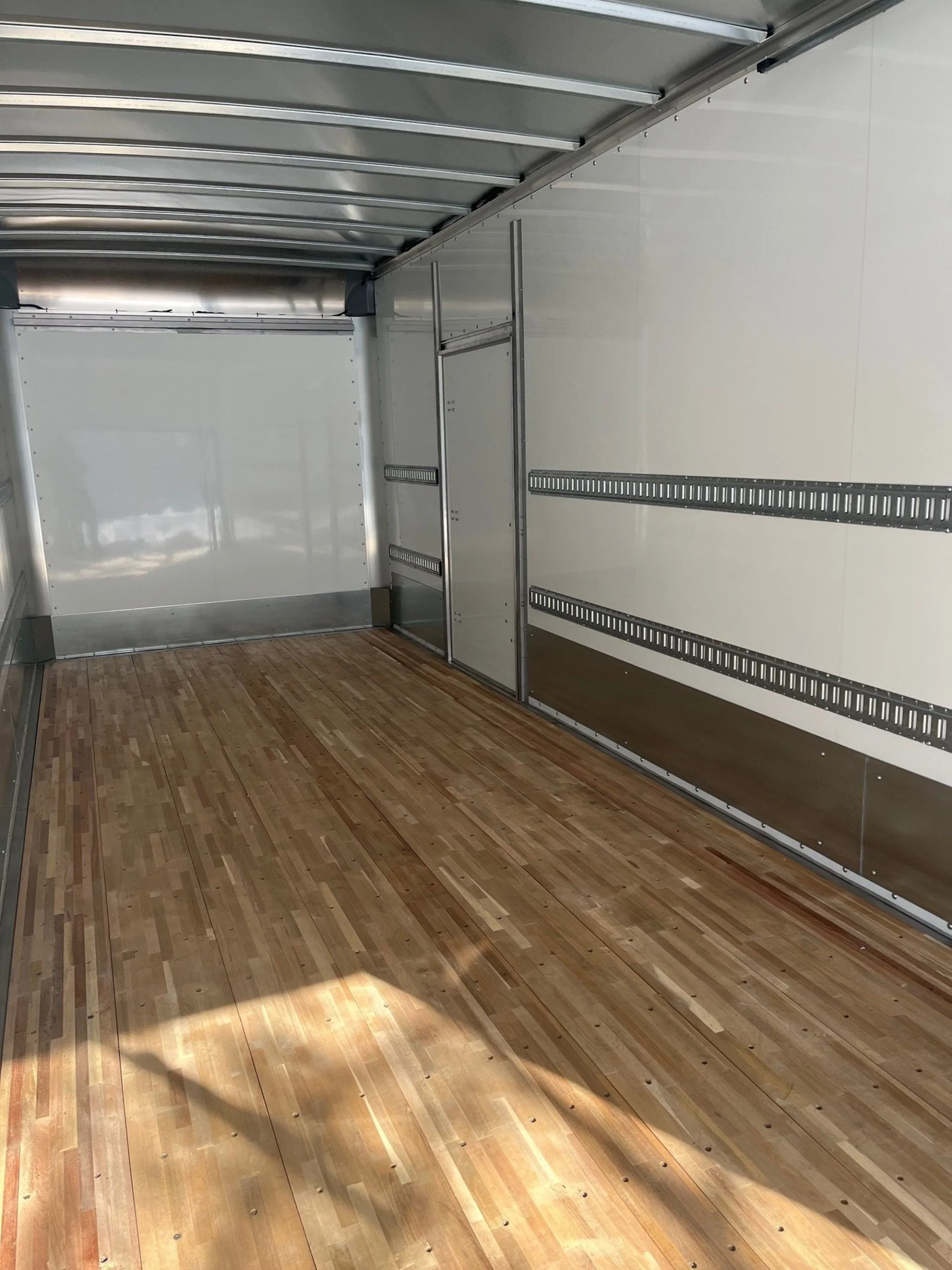 2026 Hino L6 - image 3