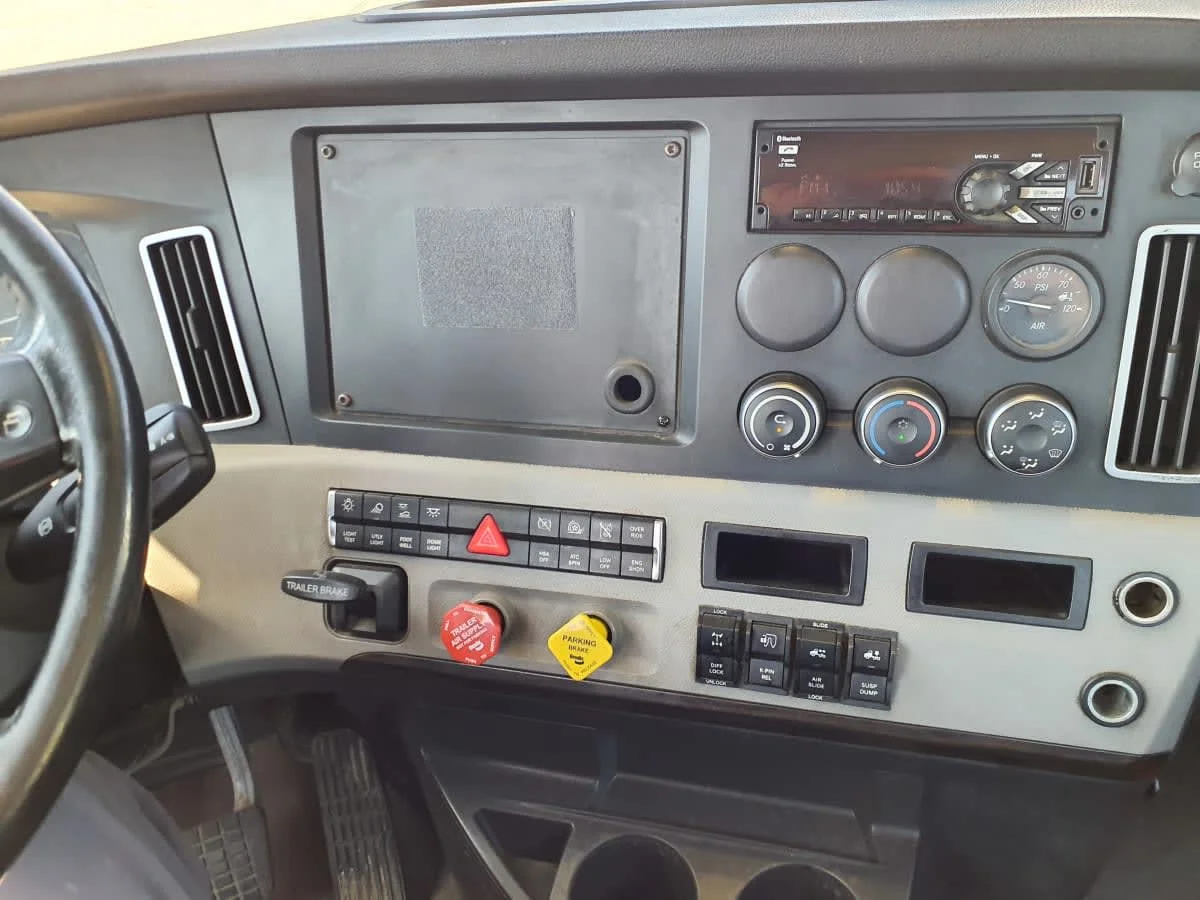 2019 Freightliner Cascadia - image 7