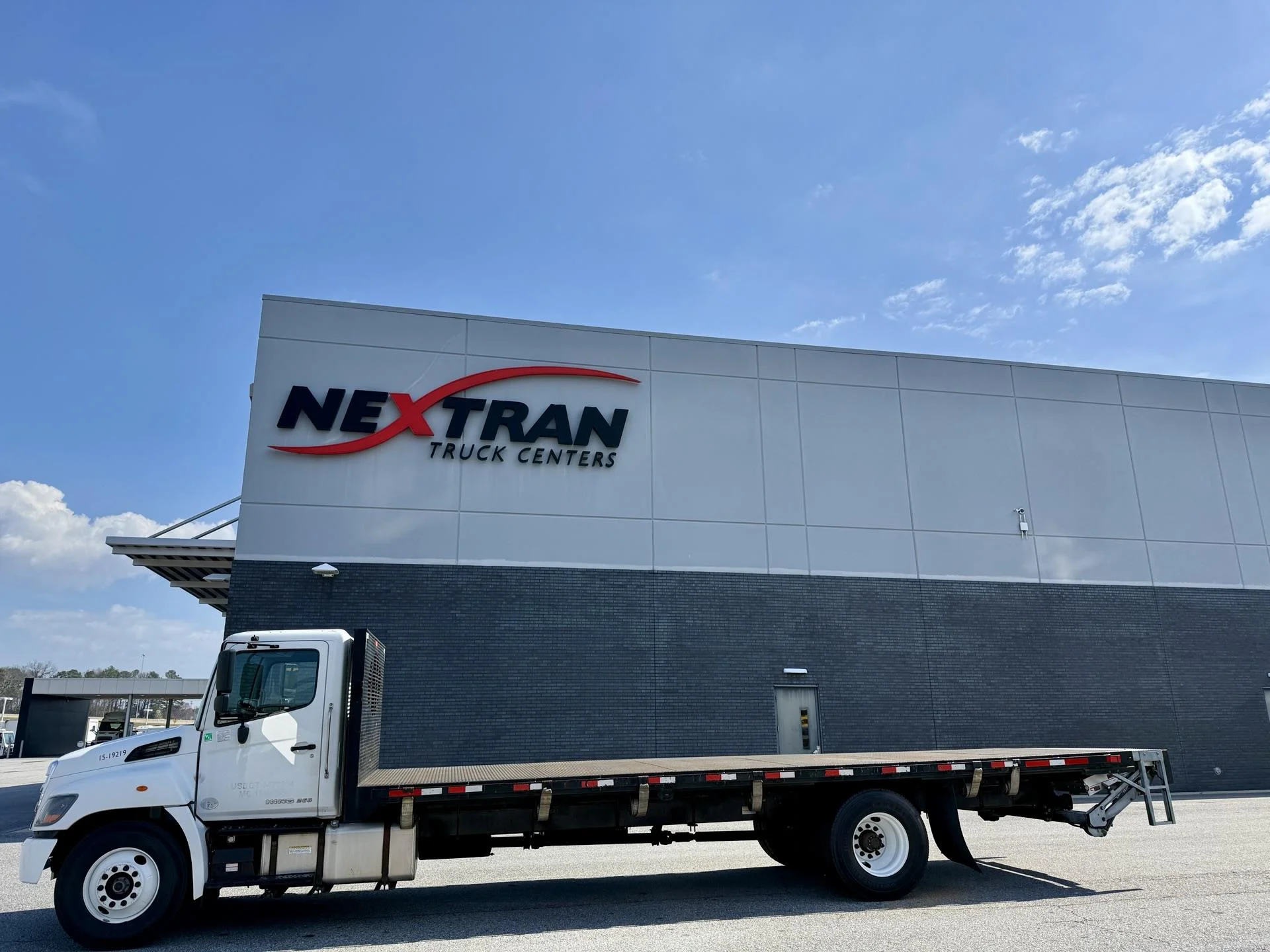 2019 Hino 268 - image 2