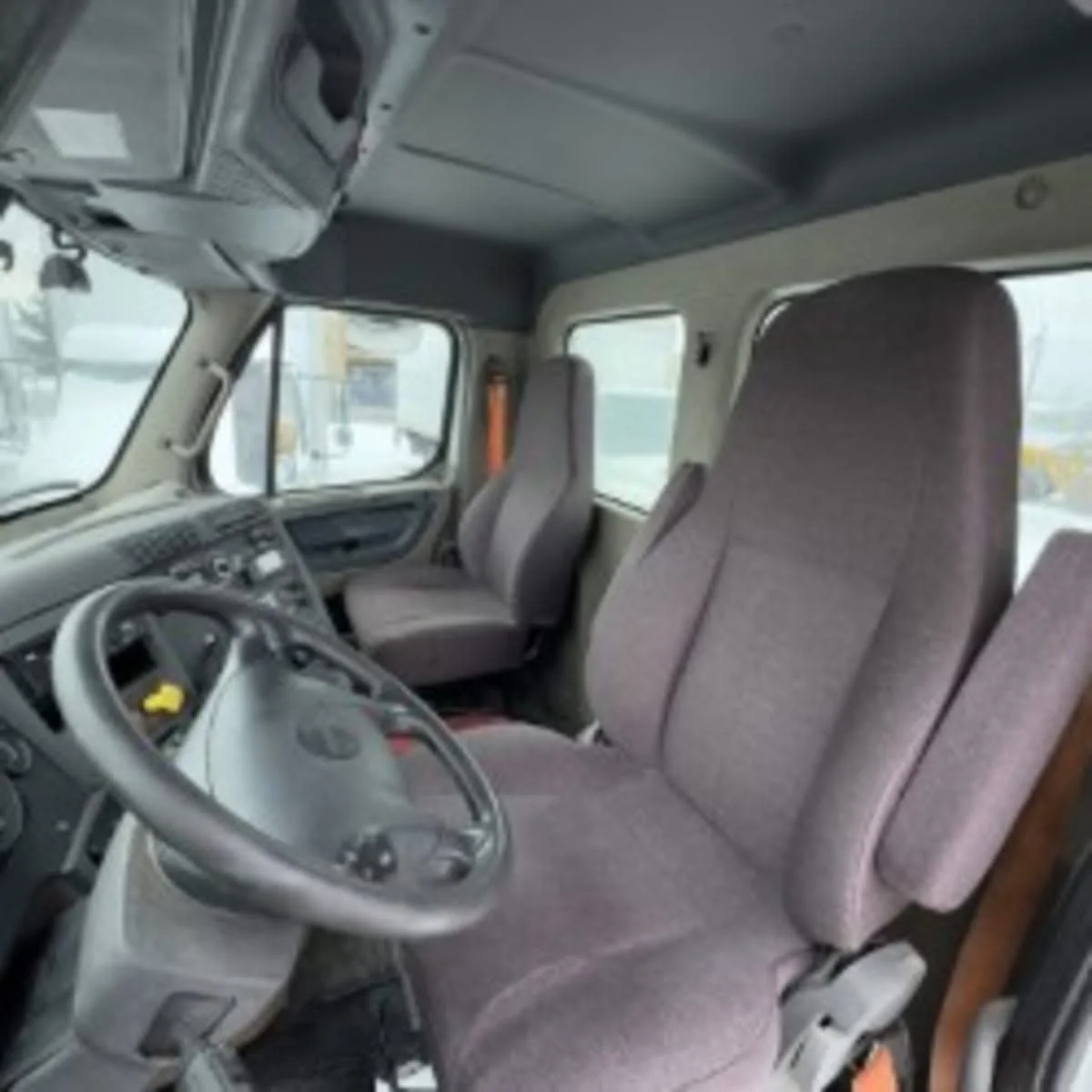 2019 Freightliner Cascadia in Syracuse, NY — photo 7