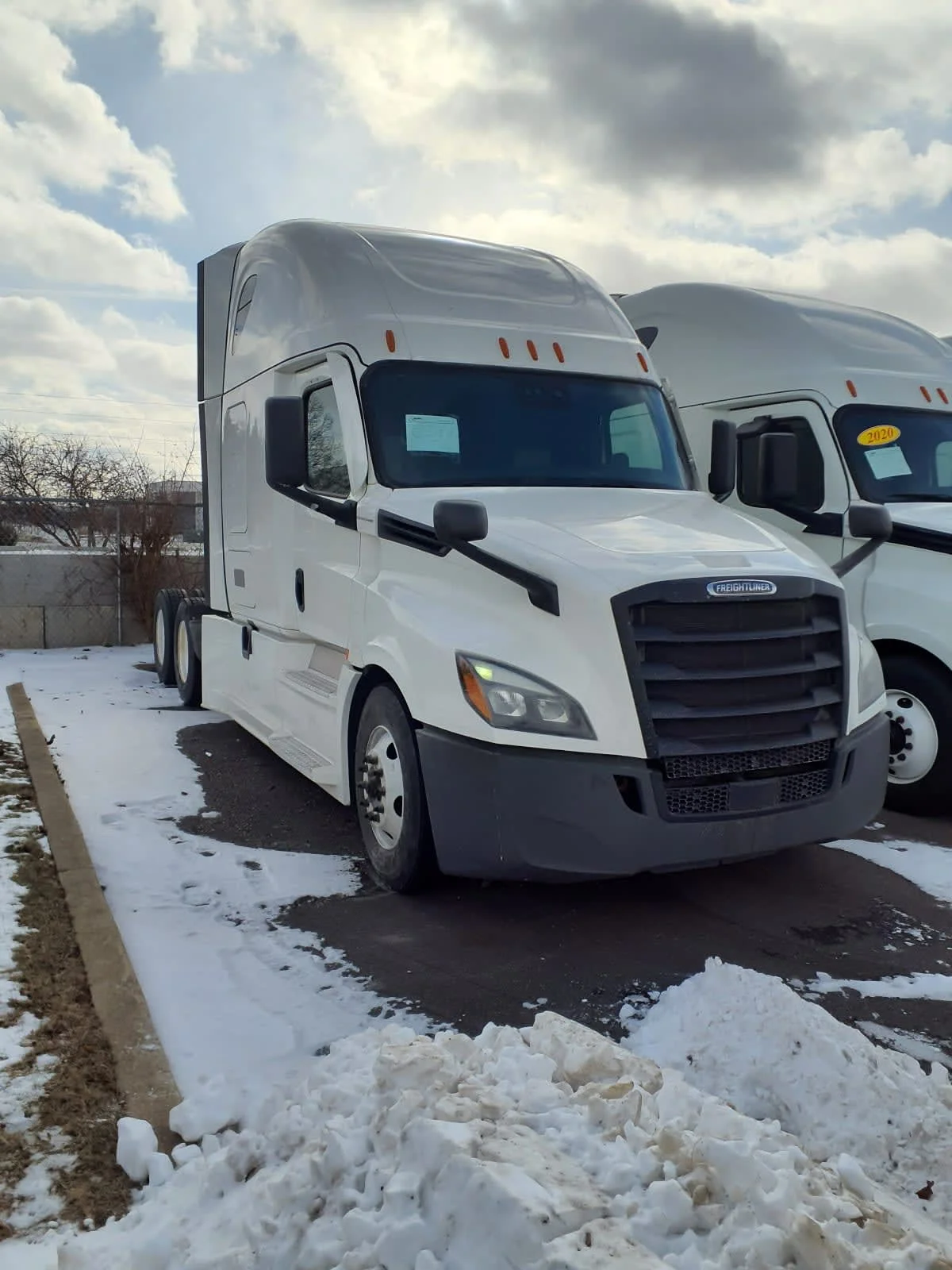 2022 Freightliner Cascadia - image 3