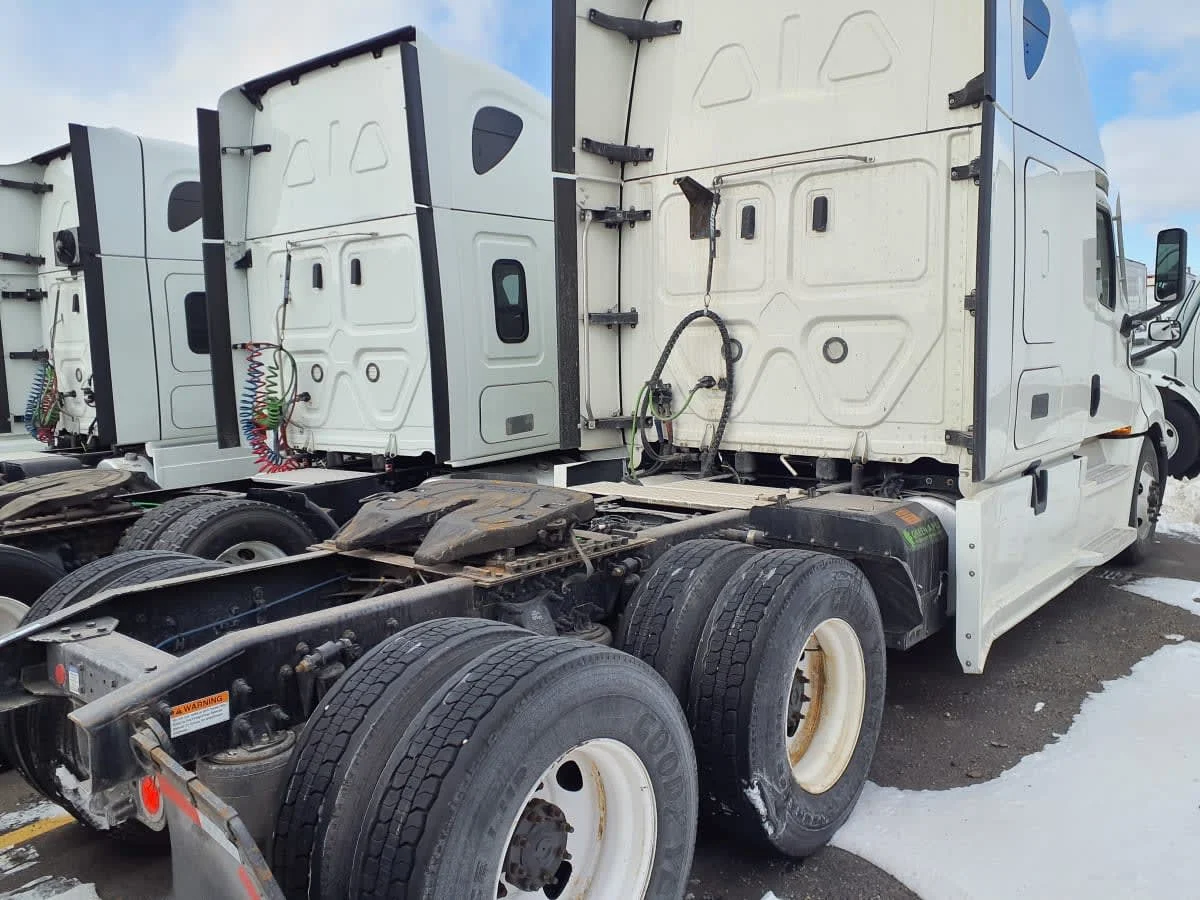 2022 Freightliner Cascadia - image 4