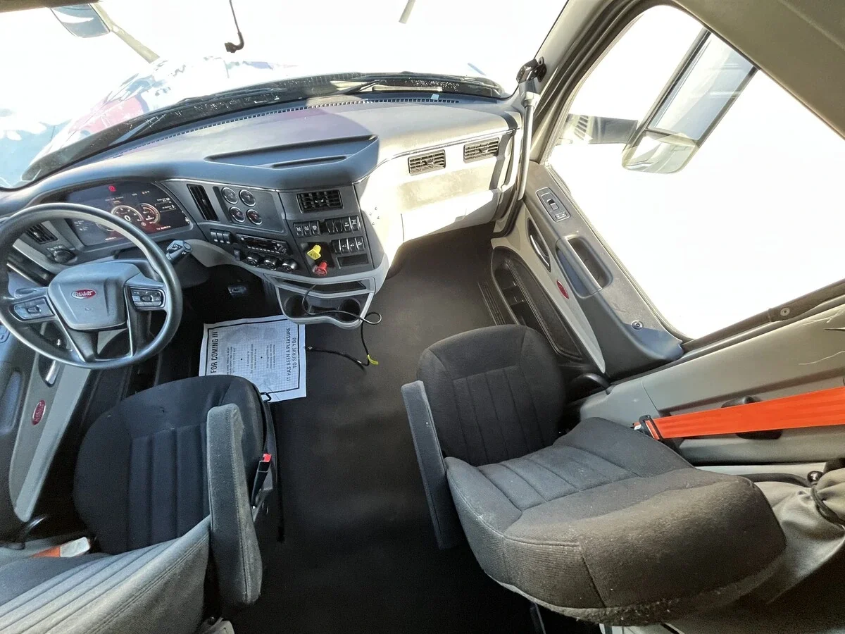 2023 Peterbilt 579 - image 30