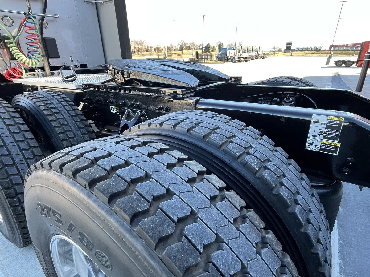 2023 Peterbilt 579 - image 3