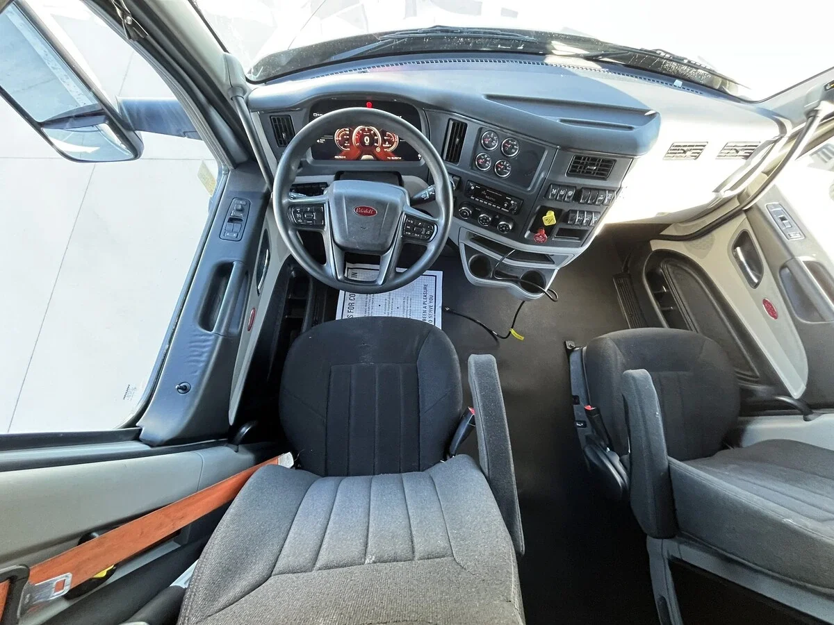 2023 Peterbilt 579 - image 29