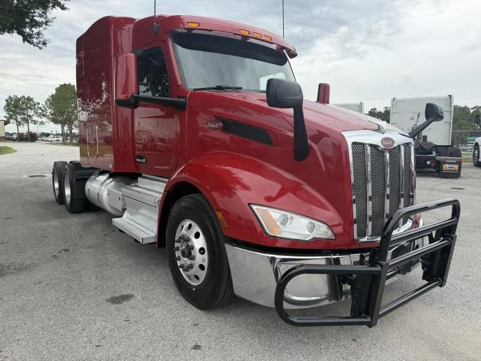 2023 Peterbilt 579 — photo 2