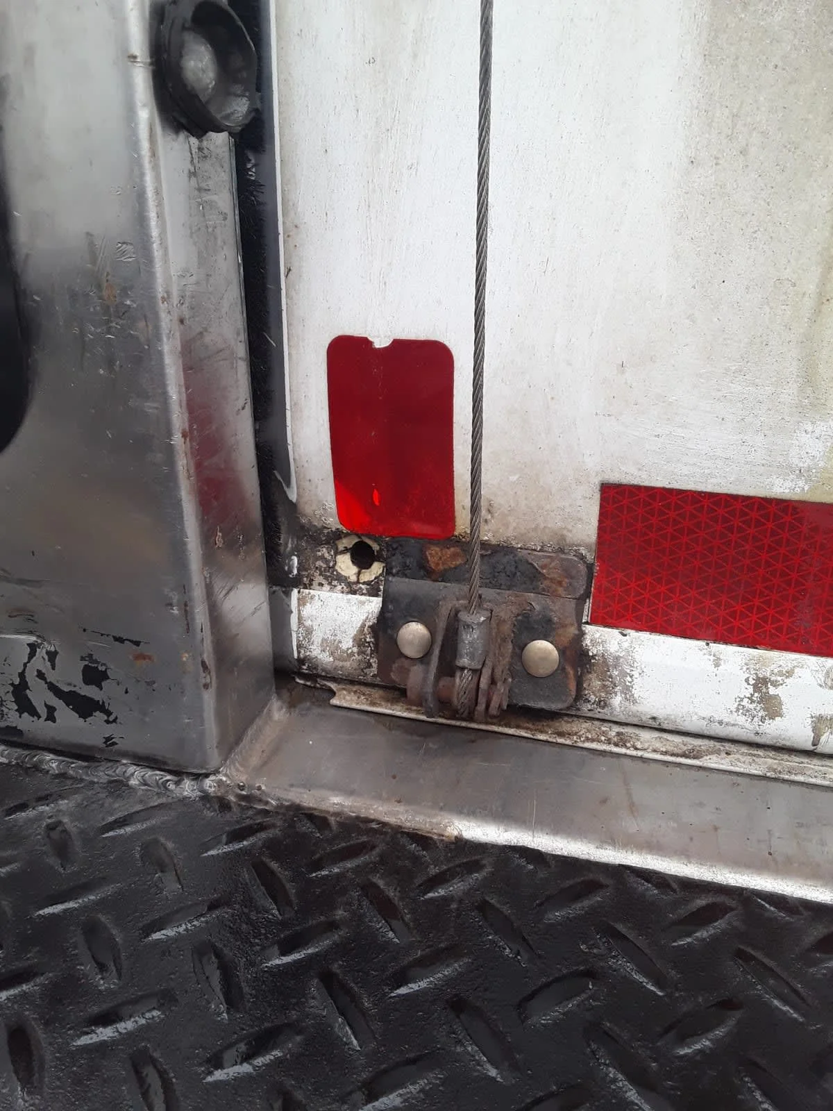 2018 Isuzu FTR - image 16