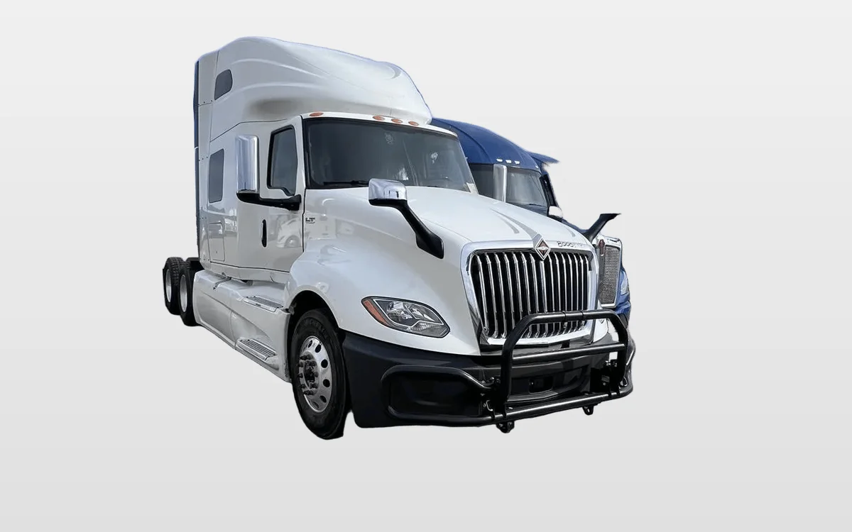 2022 International LT - image 1